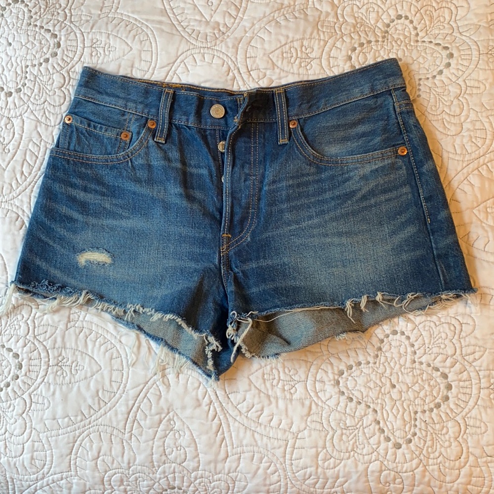 • Levi’s • women’s 501 size 27 jean shorts